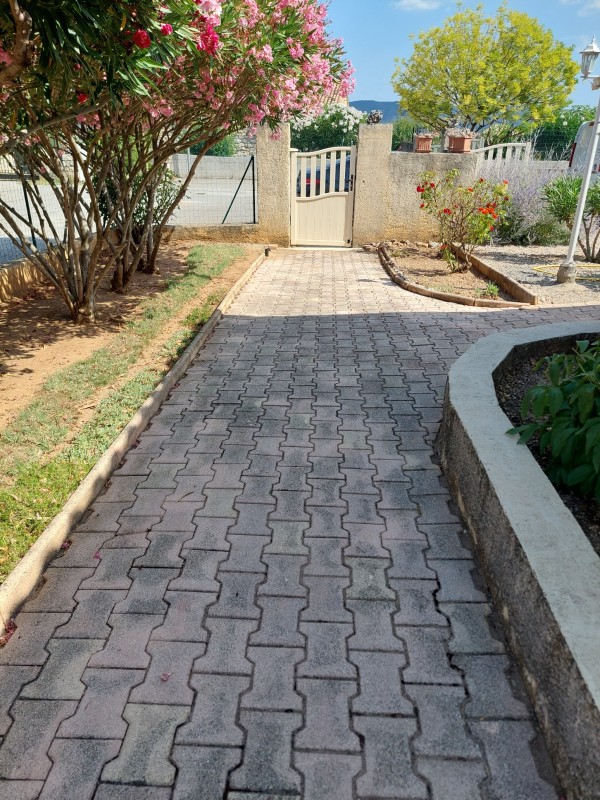 Nettoyage pavés et terrasses extérieur à Manosque